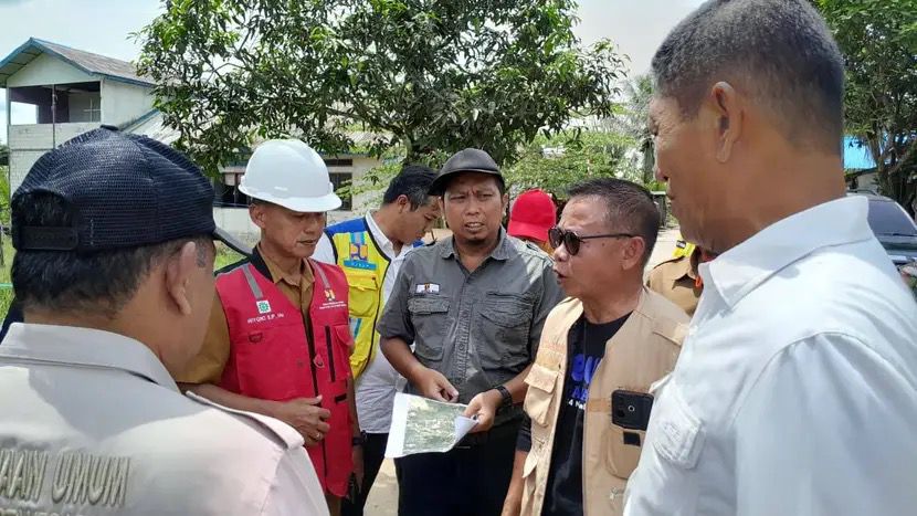 Tinjauan lapangan di Desa Tanah Datar dan Desa Sungai Bawang, Muara Badak, Kukar—kolaborasi Samarinda–Kukar, Selasa (25/11/2025). (Foto: HO)